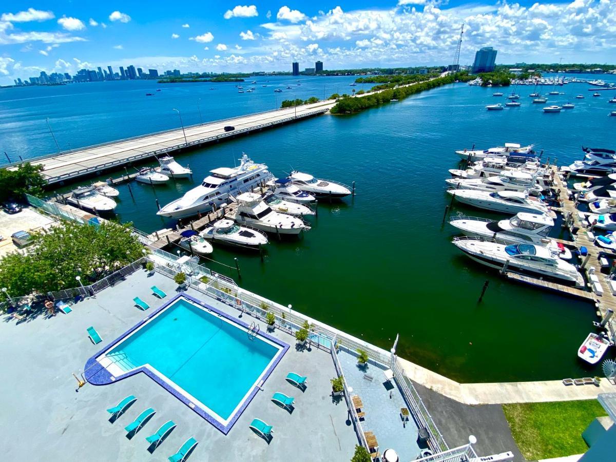 Premium Modern Waterfront Apartment With Miami Skyline View On The Bay 5 Mins Drive To Miami Beach With Free Parking Kültér fotó