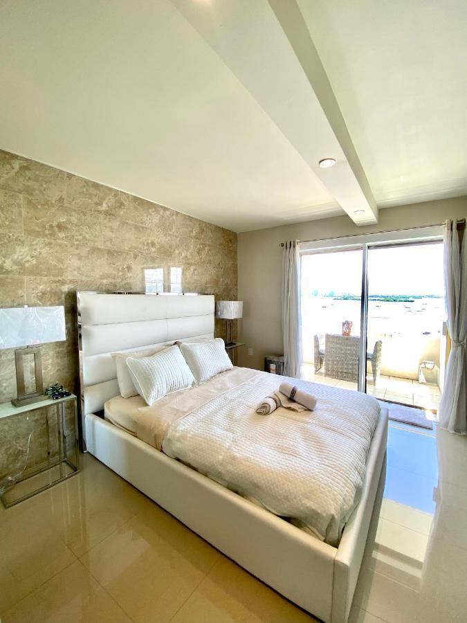 Premium Modern Waterfront Apartment With Miami Skyline View On The Bay 5 Mins Drive To Miami Beach With Free Parking Kültér fotó