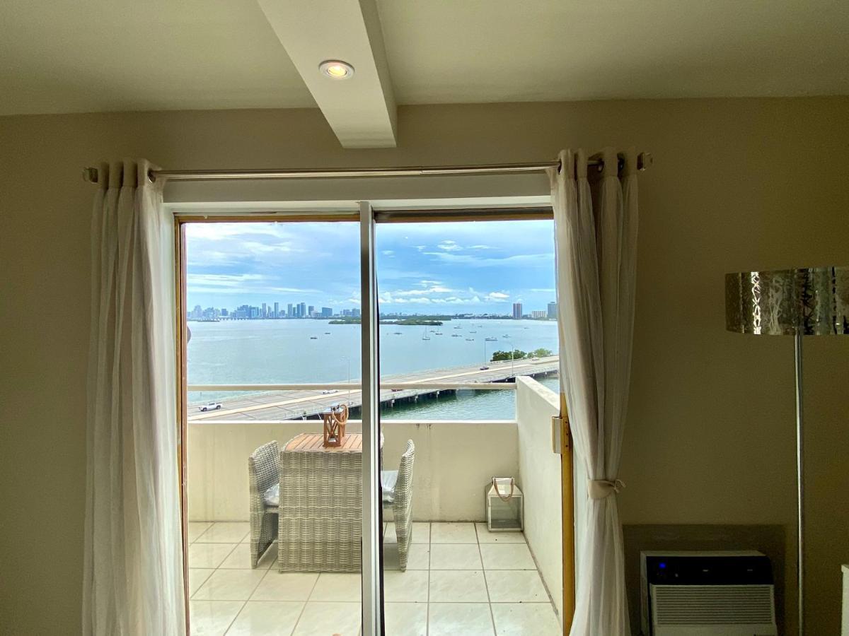 Premium Modern Waterfront Apartment With Miami Skyline View On The Bay 5 Mins Drive To Miami Beach With Free Parking Kültér fotó